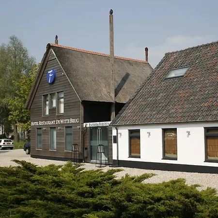 מלון Fletcher Hotel-restaurant De Witte Brug 4*